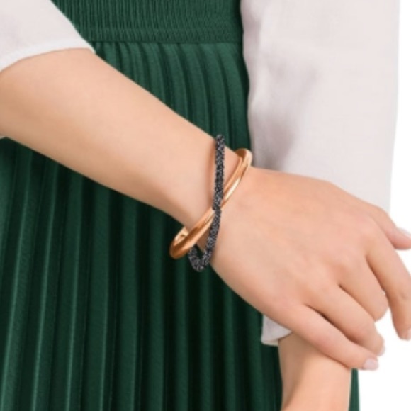 ✨NEW IN BOX SWAROVSKI BRACELET✨ - Picture 3 of 5